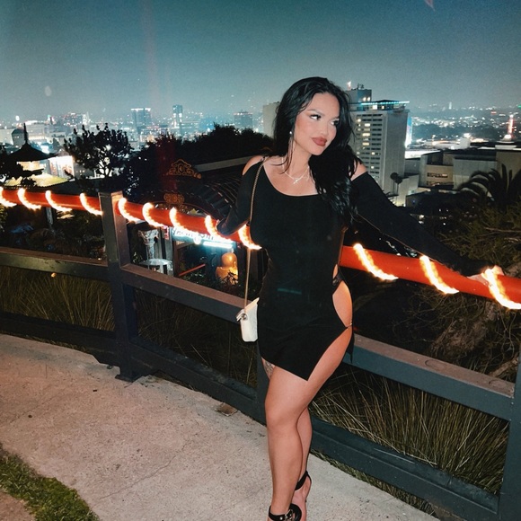 Meet your seller! 😄❤️👋 - Picture 10 of 13